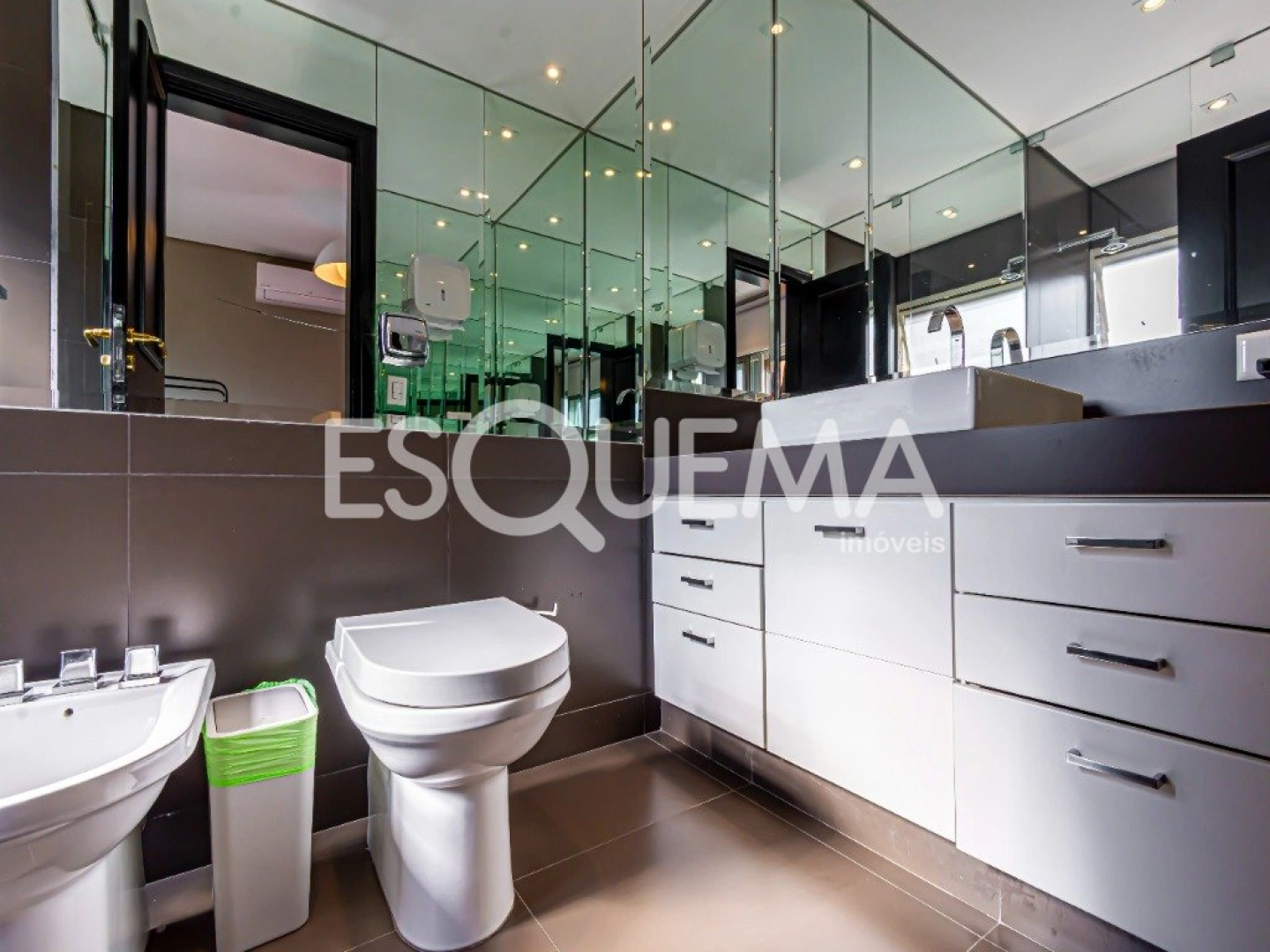 Apartamento reformado em um dos melhores endereços do Jardim América - Imagem 15