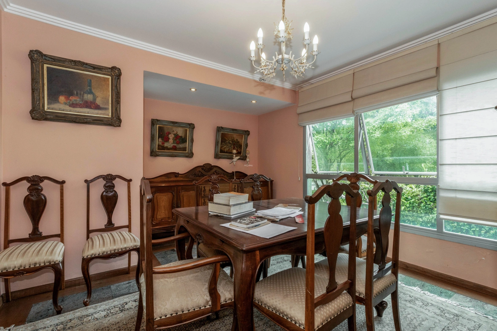 Casa com amplo espaço em rua fechada - Imagem 10