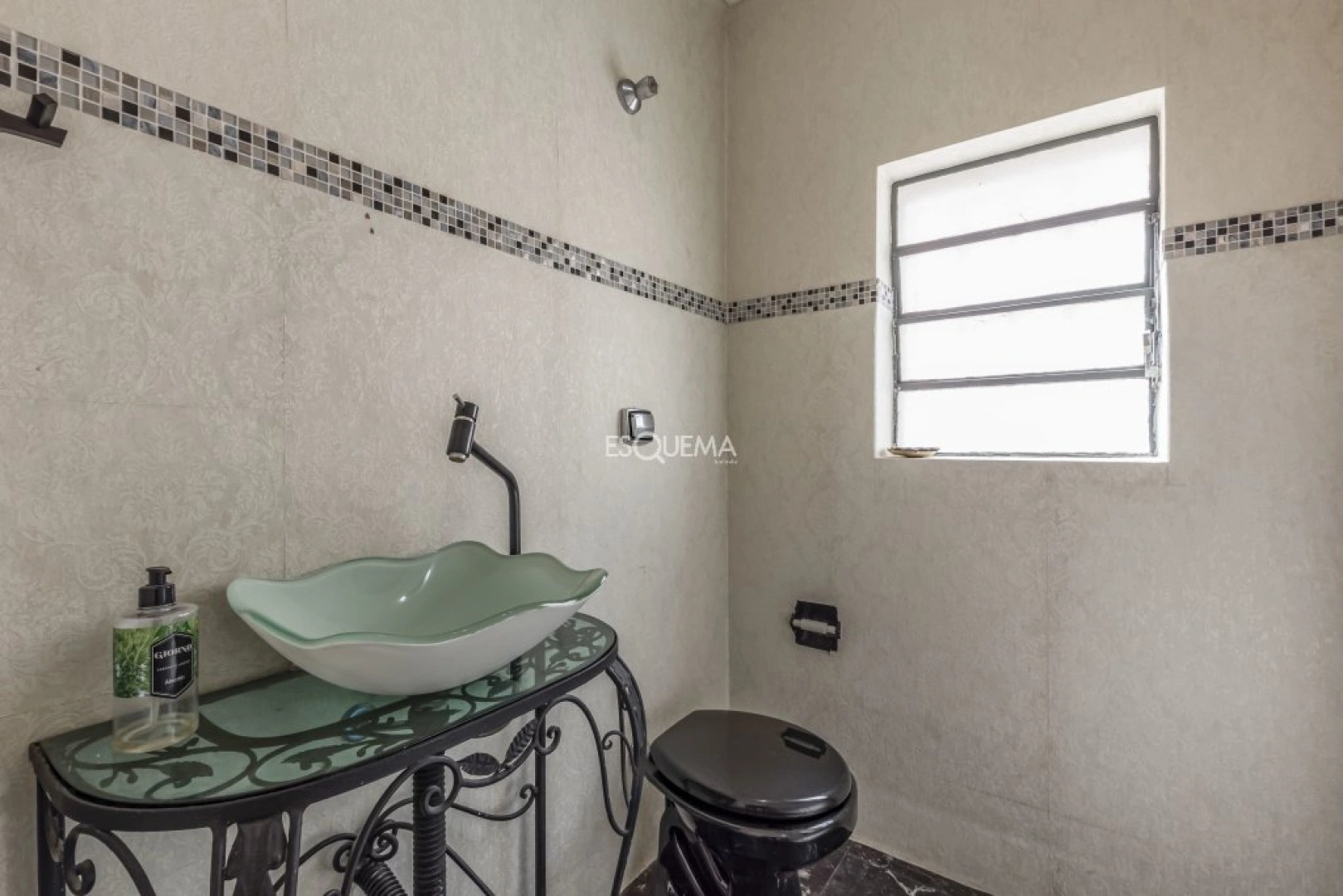 Casa em rua tranquila e arborizada - Imagem 13