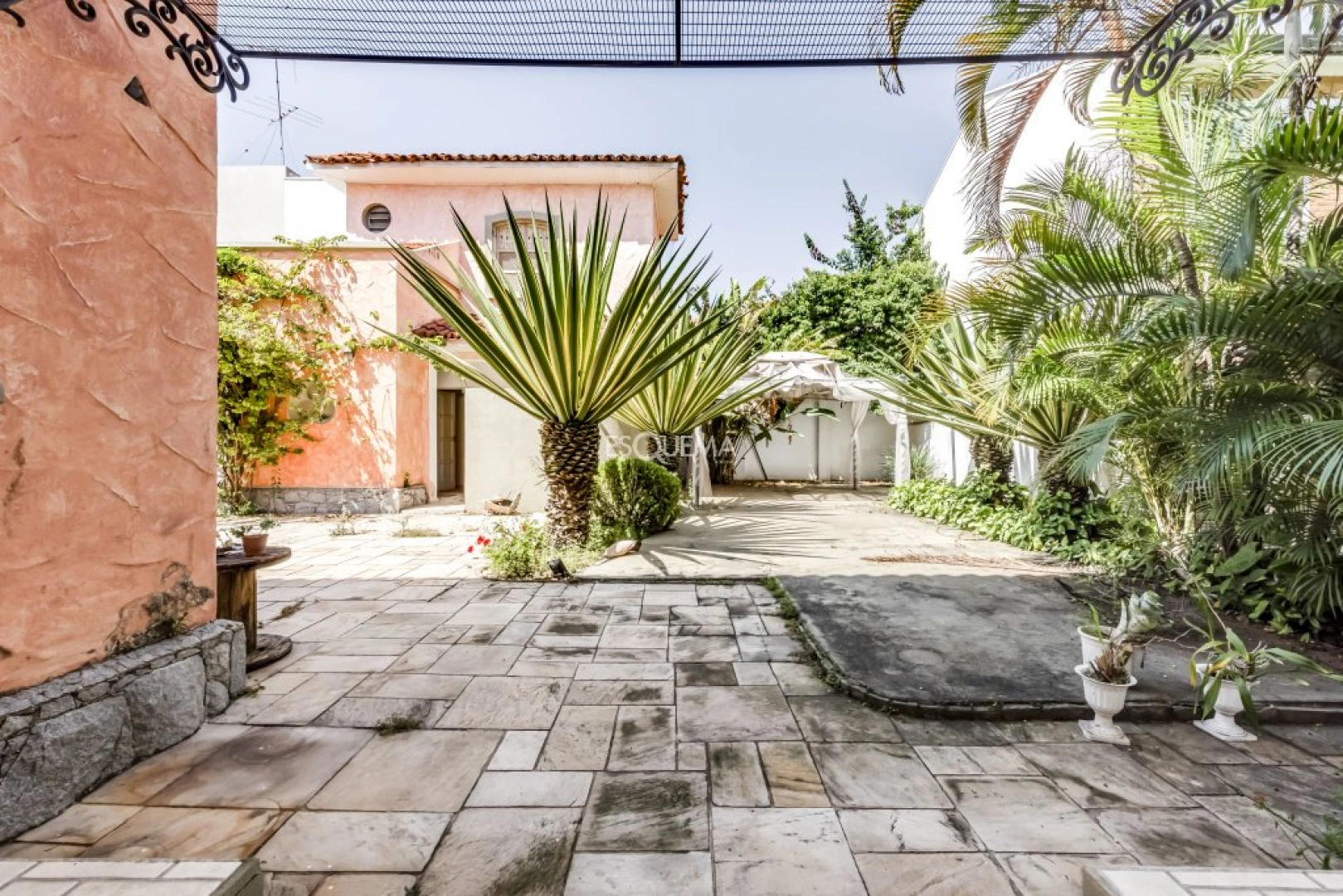 Casa em rua tranquila e arborizada - Imagem 3