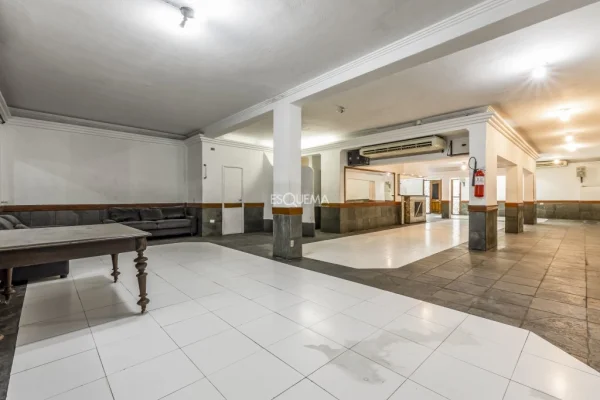 Casa comercial com 560 m²