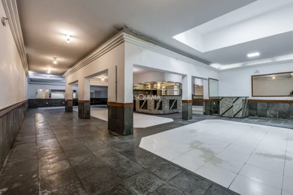 Casa comercial com 560 m²