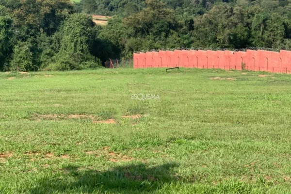 Terreno próximo ao campo de golfe